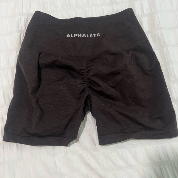 Alphalete Amplify Shorts 4.5” - Picture 3 of 3